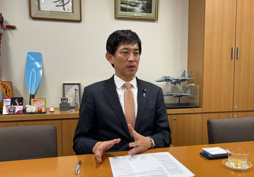 Former economic security minister Takayuki Kobayashi says changes in the international balance of power, along with deepening economic interdependence, have led some countries to attempt to use their economic power to impose their will on others. Former economic security minister Takayuki Kobayashi says changes in the international balance of power, along with deepening economic interdependence, have led some countries to attempt to use their economic power to impose their will on others.