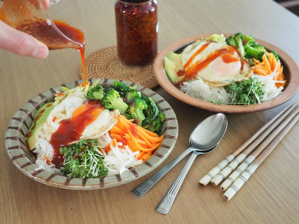 There are no rules when it comes to making a bibimbap adapted to your own personal tastes. There are no rules when it comes to making a bibimbap adapted to your own personal tastes.