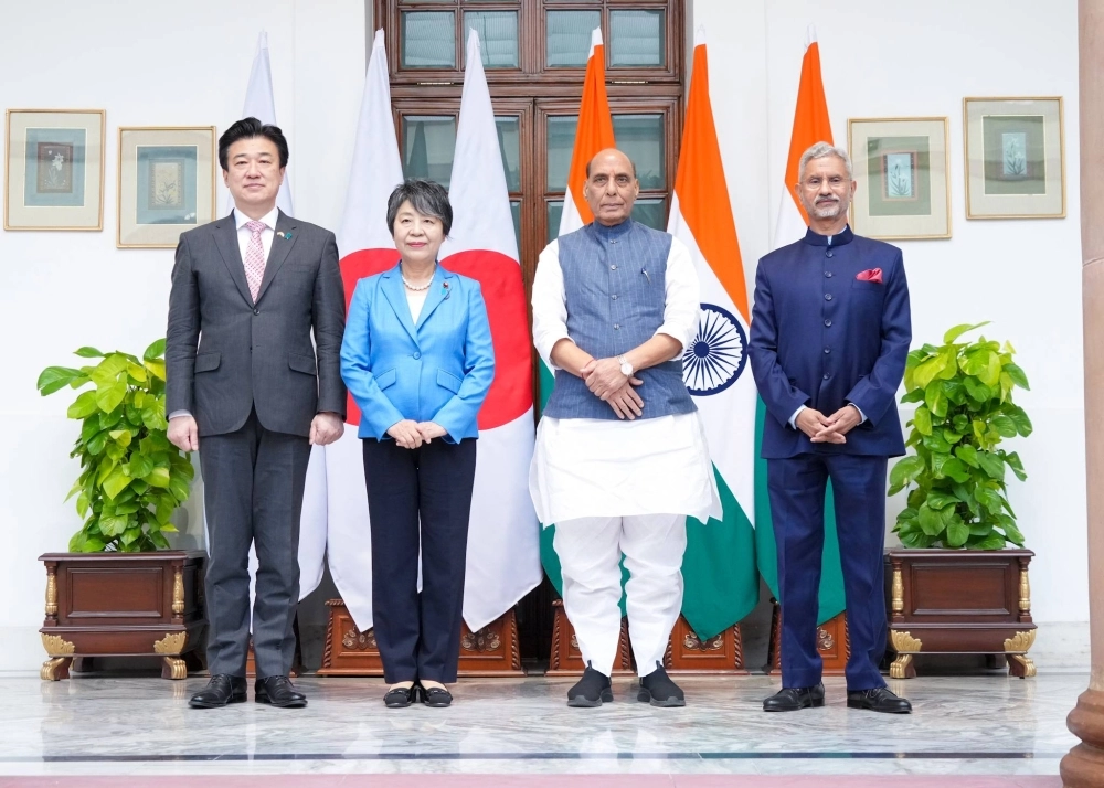 Defense Minister Minoru Kihara (left) and Foreign Minister Yoko Kamikawa (second from left) pose for a photo with Indian defense chief Rajnath Singh and External Affairs Minister S. Jaishankar in New Delhi on Tuesday. Defense Minister Minoru Kihara (left) and Foreign Minister Yoko Kamikawa (second from left) pose for a photo with Indian defense chief Rajnath Singh and External Affairs Minister S. Jaishankar in New Delhi on Tuesday.