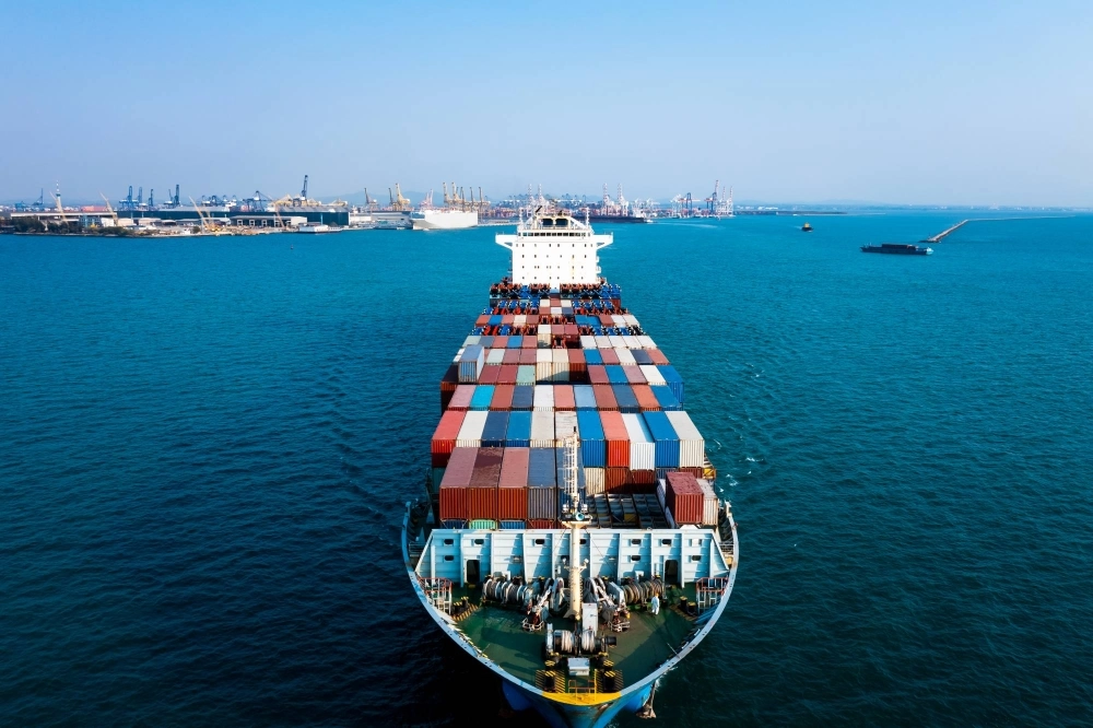 There is a significant divide between security experts, who emphasize the unquantifiable risks of geopolitical instability, and economists, who focus on the measurable costs of restructuring supply chains. There is a significant divide between security experts, who emphasize the unquantifiable risks of geopolitical instability, and economists, who focus on the measurable costs of restructuring supply chains.