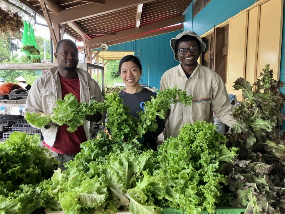 Jonah Ndeuludila (right) is studying at Tochigi Prefecture's Asian Rural Institute in order to bring skills back to his job at Namibia's Namib Desert Environmental Education Trust. Jonah Ndeuludila (right) is studying at Tochigi Prefecture's Asian Rural Institute in order to bring skills back to his job at Namibia's Namib Desert Environmental Education Trust.