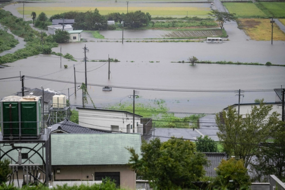 A submerged area of Yufu, Oita Prefecture, on Thursday after Typhoon Shanshan dumped torrential rain throughout the Kyushu region.  A submerged area of Yufu, Oita Prefecture, on Thursday after Typhoon Shanshan dumped torrential rain throughout the Kyushu region.