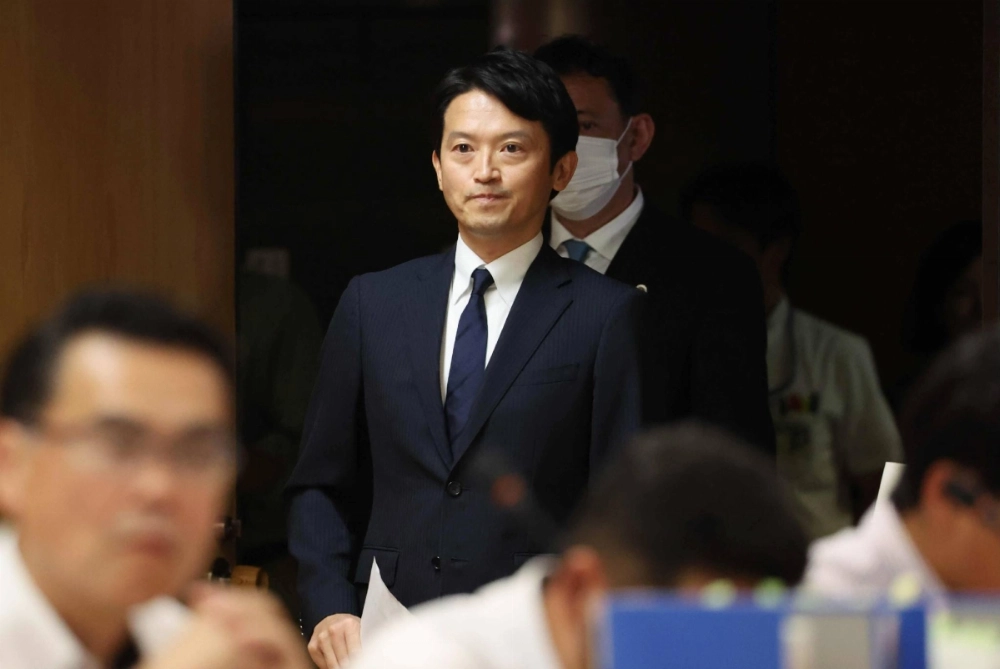 Hyogo Gov. Motohiko Saito attends a session of a panel investigating allegations of workplace harassment against him, in Kobe on Friday. Hyogo Gov. Motohiko Saito attends a session of a panel investigating allegations of workplace harassment against him, in Kobe on Friday.