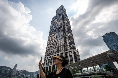 Hong Kong’s property tycoons are eagerly awaiting interest rate cuts by the Federal Reserve due to their struggles with slow home sales, vacant office buildings and tenants pushing for lease renegotiations. Hong Kong’s property tycoons are eagerly awaiting interest rate cuts by the Federal Reserve due to their struggles with slow home sales, vacant office buildings and tenants pushing for lease renegotiations.