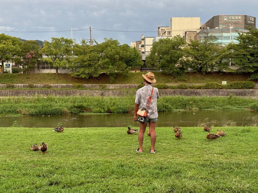 Japan has many rivers that run through its cities, but few offer the level of serenity and relaxation as Kyoto's Kamo River. Japan has many rivers that run through its cities, but few offer the level of serenity and relaxation as Kyoto's Kamo River.