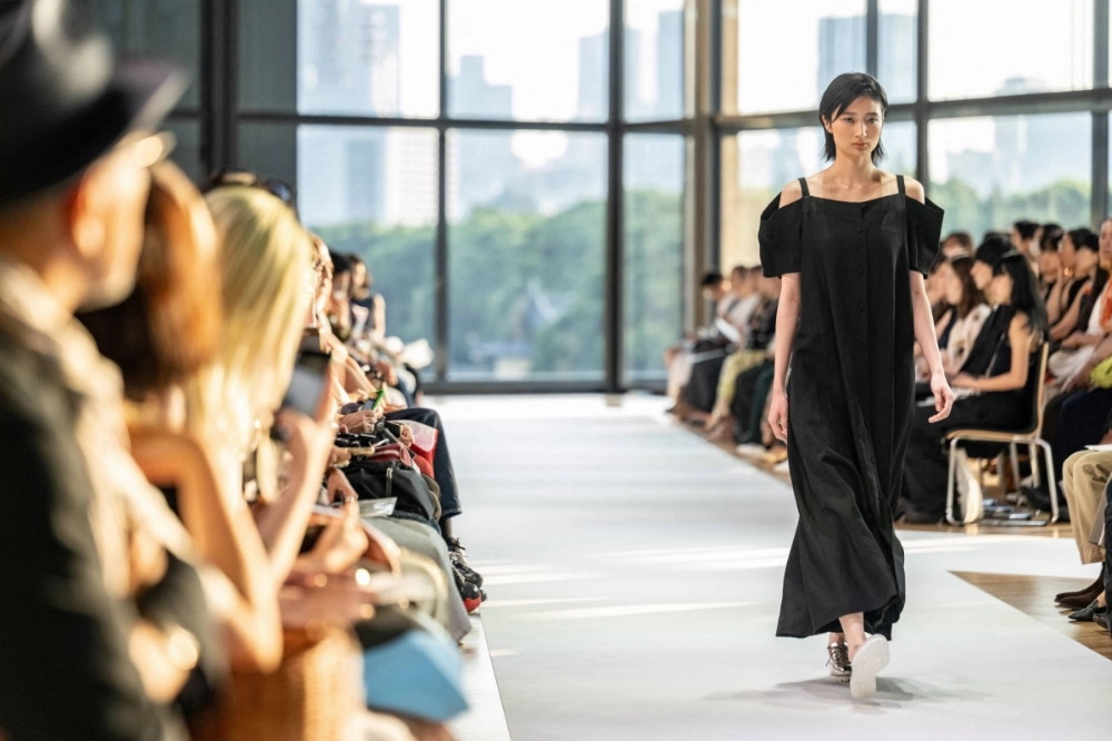 A model displays a creation by Japanese designer Norio Surikabe during a runway show on Sept. 6 for the latest edition of Rakuten Fashion Week Tokyo. A model displays a creation by Japanese designer Norio Surikabe during a runway show on Sept. 6 for the latest edition of Rakuten Fashion Week Tokyo.