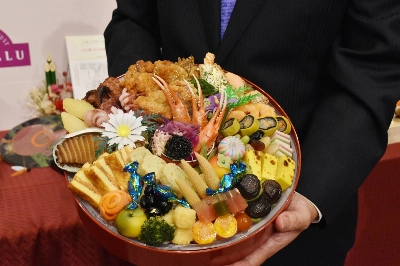 Aeon is selling an assortment of 'osechi' (traditional New Year's cuisine) curated with the support of artificial intelligence. Aeon is selling an assortment of 'osechi' (traditional New Year's cuisine) curated with the support of artificial intelligence.