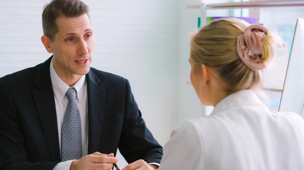 Managers, in their effort to avoid appearing sexist, often provide women with insincere or inconsistent feedback during performance reviews. Managers, in their effort to avoid appearing sexist, often provide women with insincere or inconsistent feedback during performance reviews.