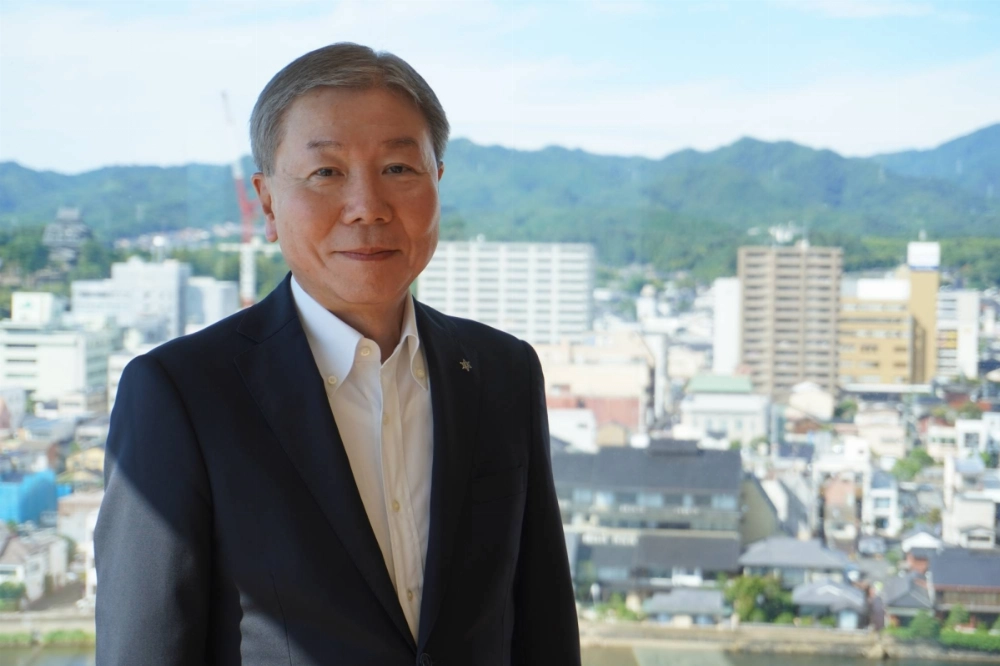 Toru Yamasaki, president of San-in Godo Bank, says buying the Japanese government bonds are better for a regional bank like his than foreign debt. Toru Yamasaki, president of San-in Godo Bank, says buying the Japanese government bonds are better for a regional bank like his than foreign debt.