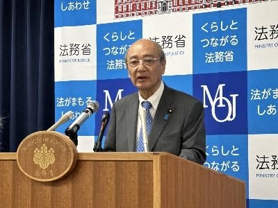 Justice Minister Ryuji Koizumi speaks to reporters in Tokyo on Friday. Koizumi stressed that the granting of the special residency permits to children subjected to deportation orders was a one-time measure. Justice Minister Ryuji Koizumi speaks to reporters in Tokyo on Friday. Koizumi stressed that the granting of the special residency permits to children subjected to deportation orders was a one-time measure.