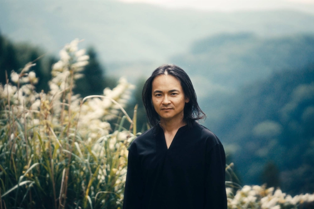 Masayoshi Fujita moved to a quiet mountain village in Hyogo Prefecture after 13 years of living in Berlin, the hub of uber cool. His homecoming inspired his latest album, “Migratory.” Masayoshi Fujita moved to a quiet mountain village in Hyogo Prefecture after 13 years of living in Berlin, the hub of uber cool. His homecoming inspired his latest album, “Migratory.”