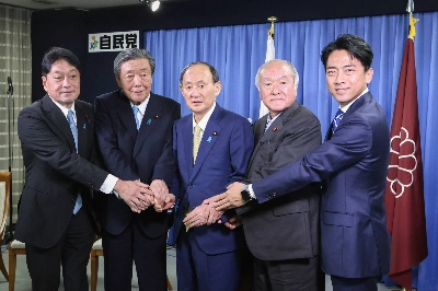 LDP policy chief Itsunori Onodera, Secretary-General Hiroshi Moriyama, Vice President Yoshihide Suga, Shunichi Suzuki, chairman of the general affairs council, and Shinjiro Koizumi, chairman of the election committee, at the party's headquarters on Monday LDP policy chief Itsunori Onodera, Secretary-General Hiroshi Moriyama, Vice President Yoshihide Suga, Shunichi Suzuki, chairman of the general affairs council, and Shinjiro Koizumi, chairman of the election committee, at the party's headquarters on Monday