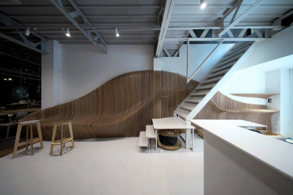 Plamo Furniture’s Baum series of interior works, designed by Takuro Izumi, is made with vertically layered panels of engineered wood that can be custom-designed to seamlessly fit any space. Plamo Furniture’s Baum series of interior works, designed by Takuro Izumi, is made with vertically layered panels of engineered wood that can be custom-designed to seamlessly fit any space.