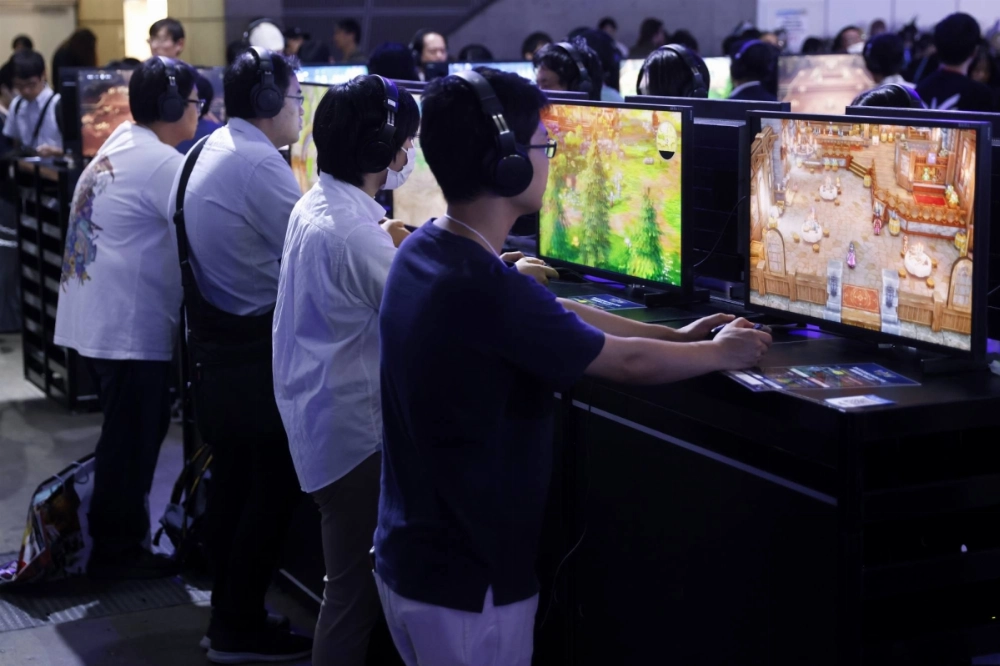 Players on Nintendo Switch game consoles. Saudi Arabia's Public Investment Fund is reportedly weighing deploying more capital to Nintendo and its sector peers. Players on Nintendo Switch game consoles. Saudi Arabia's Public Investment Fund is reportedly weighing deploying more capital to Nintendo and its sector peers.