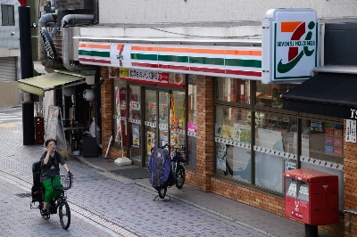 Couche-Tard isn’t giving up on its takeover effort of Seven & I Holdings, the owner of 7-Eleven stores. Couche-Tard isn’t giving up on its takeover effort of Seven & I Holdings, the owner of 7-Eleven stores.