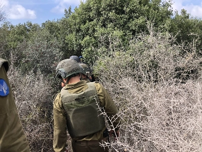 Israeli soldiers escort a group of international journalists along a trail just across the border in southern Lebanon on Sunday. Israeli soldiers escort a group of international journalists along a trail just across the border in southern Lebanon on Sunday.