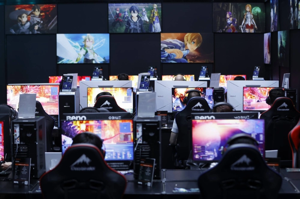 Attendees play an online game on computers in the Bandai Namco Entertainment booth at the Tokyo Game Show in Chiba in September. Attendees play an online game on computers in the Bandai Namco Entertainment booth at the Tokyo Game Show in Chiba in September.