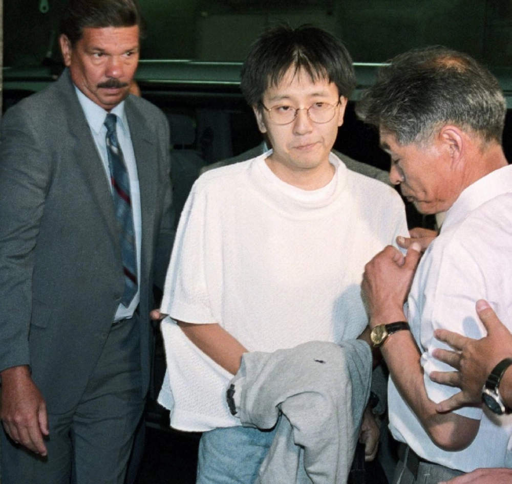 Raita Fukusaku arrives at Narita Airport in Chiba Prefecture in August 1994 to be extradited to the United States. Raita Fukusaku arrives at Narita Airport in Chiba Prefecture in August 1994 to be extradited to the United States.