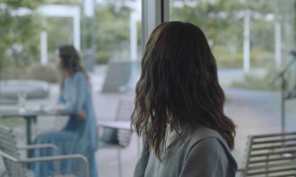 Naoko (Ayaka Onishi, right) starts moonlighting as a paid companion for older men under her missing colleague’s identity in “Strangers.” Naoko (Ayaka Onishi, right) starts moonlighting as a paid companion for older men under her missing colleague’s identity in “Strangers.”