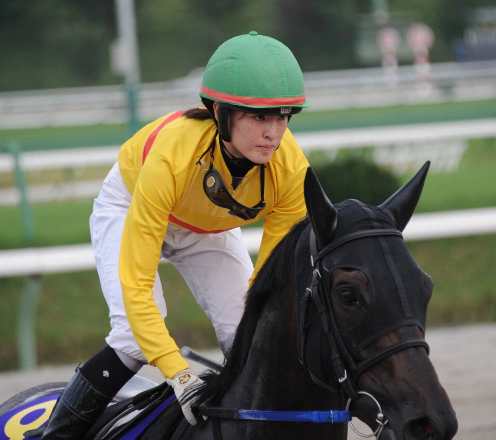 Nanako Fujita competes during a race in 2019. The recent news of Fujita quitting after her suspension for breaking horse racing's strict phone rules shows that bad habits related to smartphone use don't discriminate. Nanako Fujita competes during a race in 2019. The recent news of Fujita quitting after her suspension for breaking horse racing's strict phone rules shows that bad habits related to smartphone use don't discriminate.
