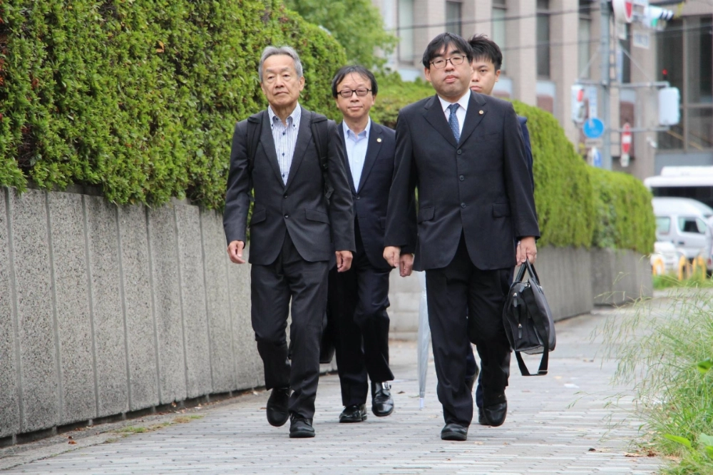 A team of lawyers head to the Osaka District Court on Tuesday to file a lawsuit against Meta Platforms, the owner of Facebook and Instagram, on behalf of their clients, who are victims of investment scams linked to fake advertisements on the social media platforms. A team of lawyers head to the Osaka District Court on Tuesday to file a lawsuit against Meta Platforms, the owner of Facebook and Instagram, on behalf of their clients, who are victims of investment scams linked to fake advertisements on the social media platforms.