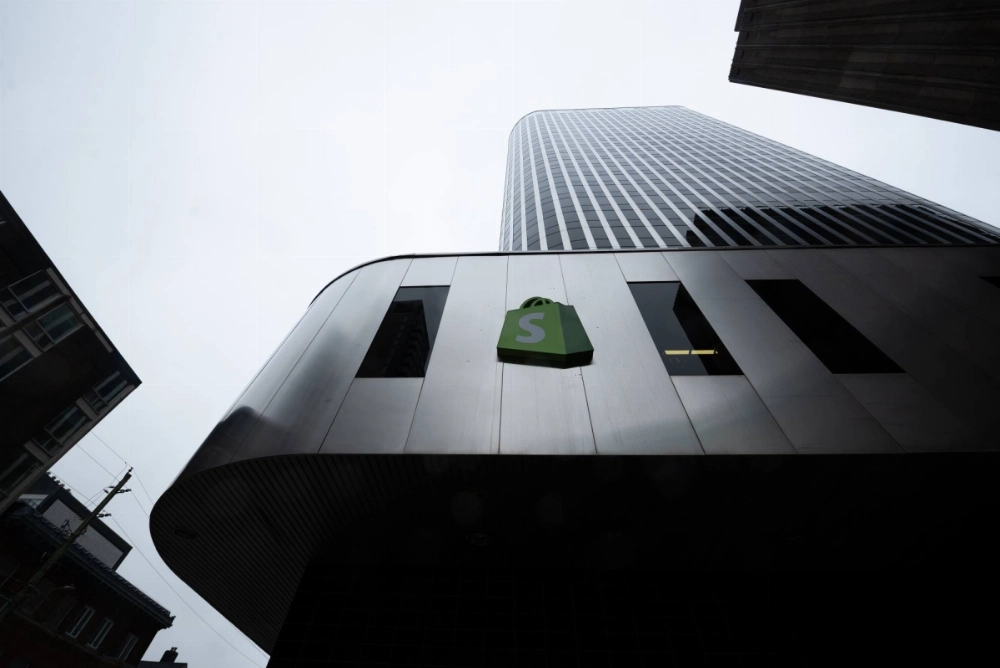 Shopify, whose key selling point is lower prices for its suite of e-commerce services, has been cheekily calling out Salesforce’s penchant for wining and dining potential clients. Shopify, whose key selling point is lower prices for its suite of e-commerce services, has been cheekily calling out Salesforce’s penchant for wining and dining potential clients.