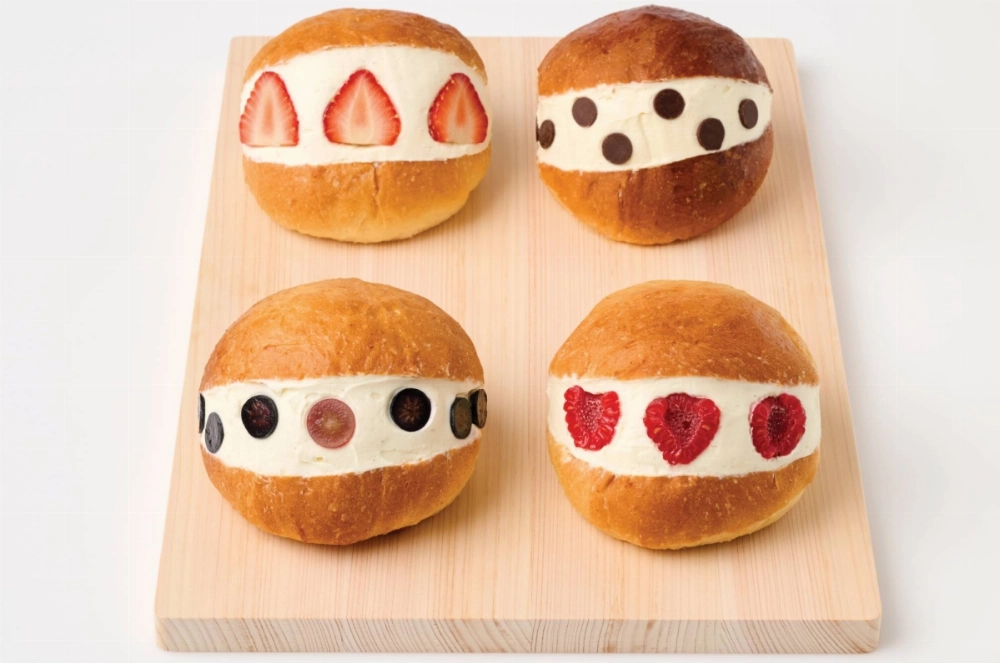 Cream-filled 'maritozzo' buns are just one of the many sweet treats on offer at Japanese convenience stores. Cream-filled 'maritozzo' buns are just one of the many sweet treats on offer at Japanese convenience stores.