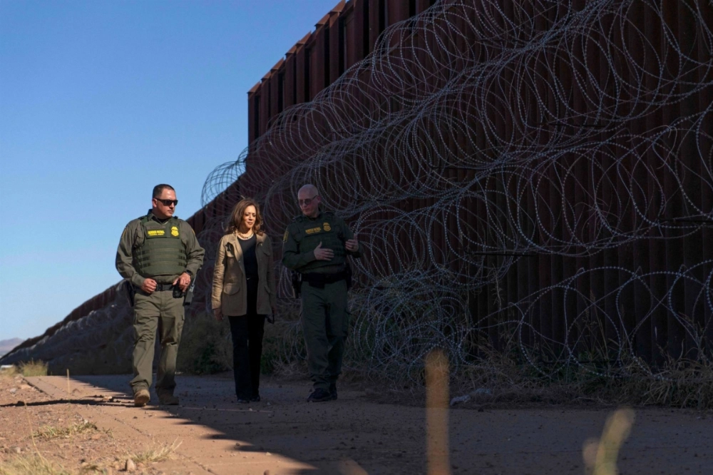 U.S. Vice President and Democratic presidential candidate Kamala Harris (center) visits the U.S.-Mexico border in Douglas, Arizona, on Sept. 27. U.S. Vice President and Democratic presidential candidate Kamala Harris (center) visits the U.S.-Mexico border in Douglas, Arizona, on Sept. 27.