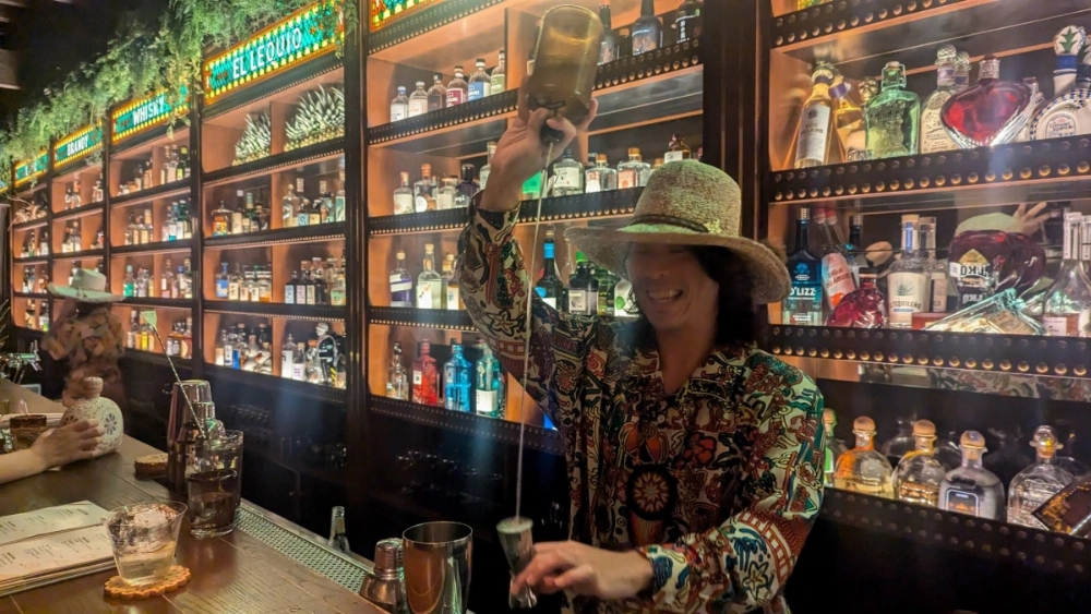 El Lequio is a unique watering hole on Naha's main Kokusai-dori street — which works both to its benefit and detriment. El Lequio is a unique watering hole on Naha's main Kokusai-dori street — which works both to its benefit and detriment.