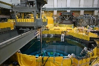 Fuel loading operations at the Shimane nuclear power plant's No. 2 reactor on Nov.1 | Pool / via jiji