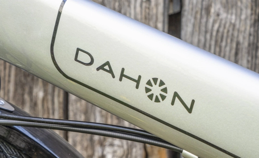 The Dahon Horize Disc Shimano Altus 8-speed folding bicycle was produced in China and 734 units were shipped to Japan from August 2021 until January of this year by Akibo, the bike's importer. The Dahon Horize Disc Shimano Altus 8-speed folding bicycle was produced in China and 734 units were shipped to Japan from August 2021 until January of this year by Akibo, the bike's importer.