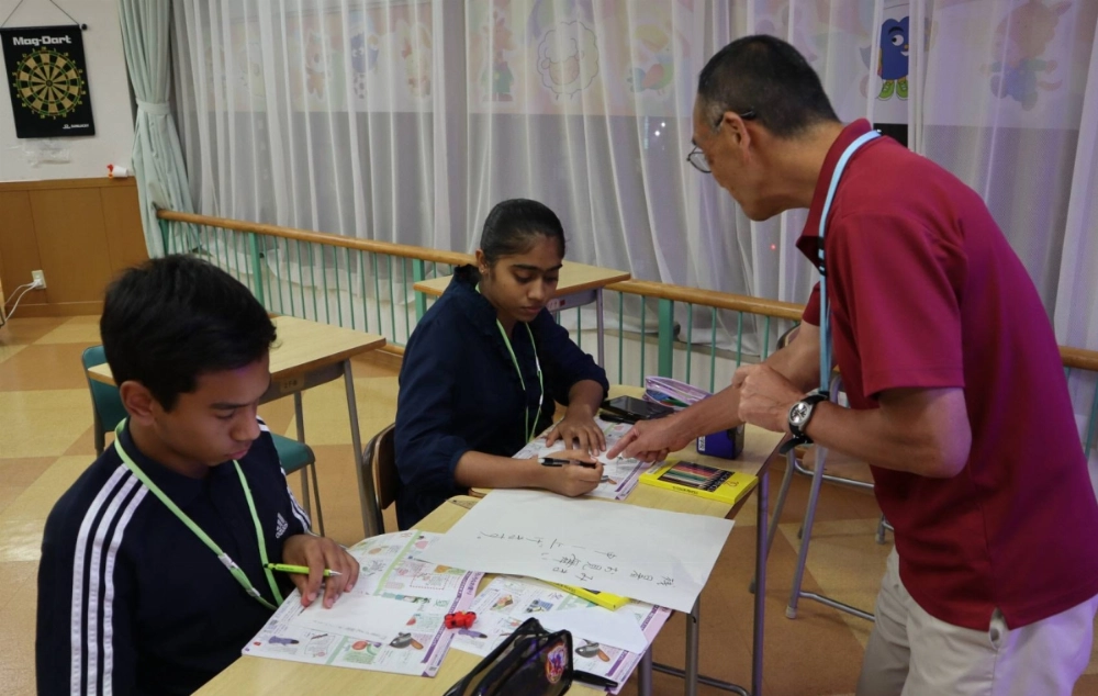 Students at Fujinokuni Junior High School in the city of Iwata, Shizuoka Prefecture, learn how to write postcards in Japanese. Students at Fujinokuni Junior High School in the city of Iwata, Shizuoka Prefecture, learn how to write postcards in Japanese.