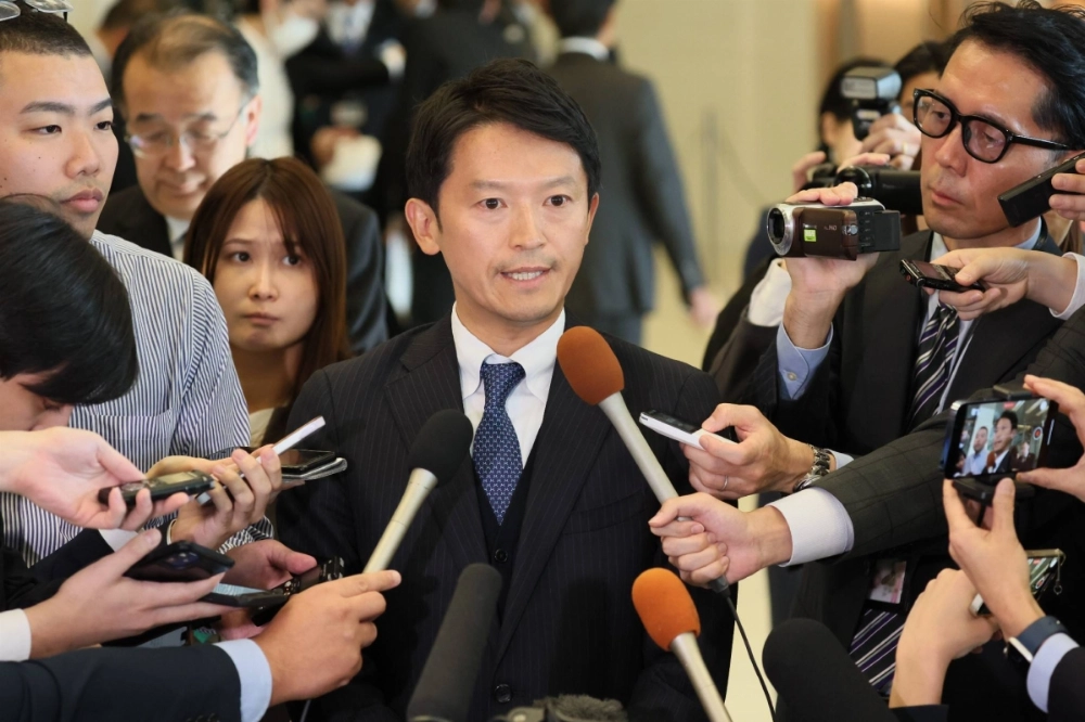 Hyogo Gov. Motohiko Saito, speaking to reporters in Tokyo on Monday, denies alleged election law violations.  Hyogo Gov. Motohiko Saito, speaking to reporters in Tokyo on Monday, denies alleged election law violations.