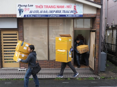 Investigators seize items after raiding a store in the city of Sakado, Saitama Prefecture, that is suspected to have been used by a Vietnamese theft ring as a collection point, on Wednesday. The store's signboard is partly blurred for privacy reasons. Investigators seize items after raiding a store in the city of Sakado, Saitama Prefecture, that is suspected to have been used by a Vietnamese theft ring as a collection point, on Wednesday. The store's signboard is partly blurred for privacy reasons.