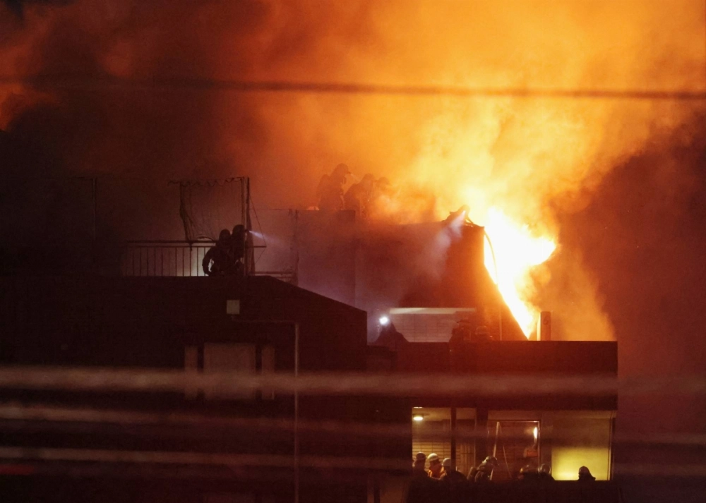 A fire broke out on the sixth floor of an apartment building where Upper House lawmaker Kuniko Inoguchi resides on Wednesday in Tokyo's Bunkyo Ward. A fire broke out on the sixth floor of an apartment building where Upper House lawmaker Kuniko Inoguchi resides on Wednesday in Tokyo's Bunkyo Ward.