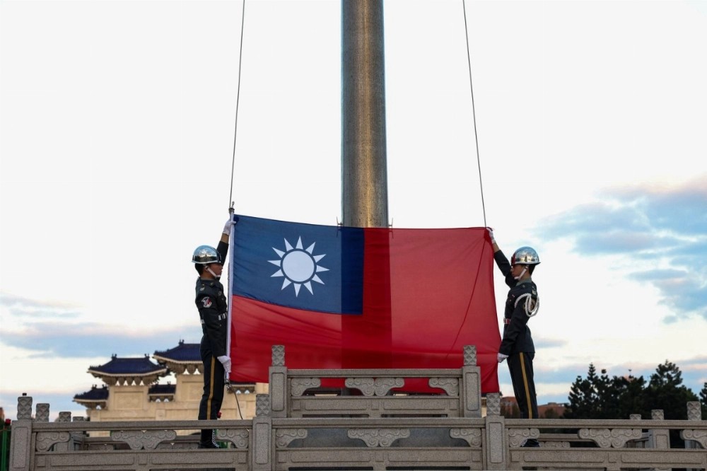 Guards raise Taiwan's national flag on Democracy Boulevard at the Chiang Kai-shek Memorial Hall in Taipei on Friday. Guards raise Taiwan's national flag on Democracy Boulevard at the Chiang Kai-shek Memorial Hall in Taipei on Friday.