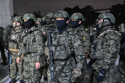 Soldiers prepare to enter the National Assembly building after South Korea President Yoon Suk Yeol declared martial law. Soldiers prepare to enter the National Assembly building after South Korea President Yoon Suk Yeol declared martial law.