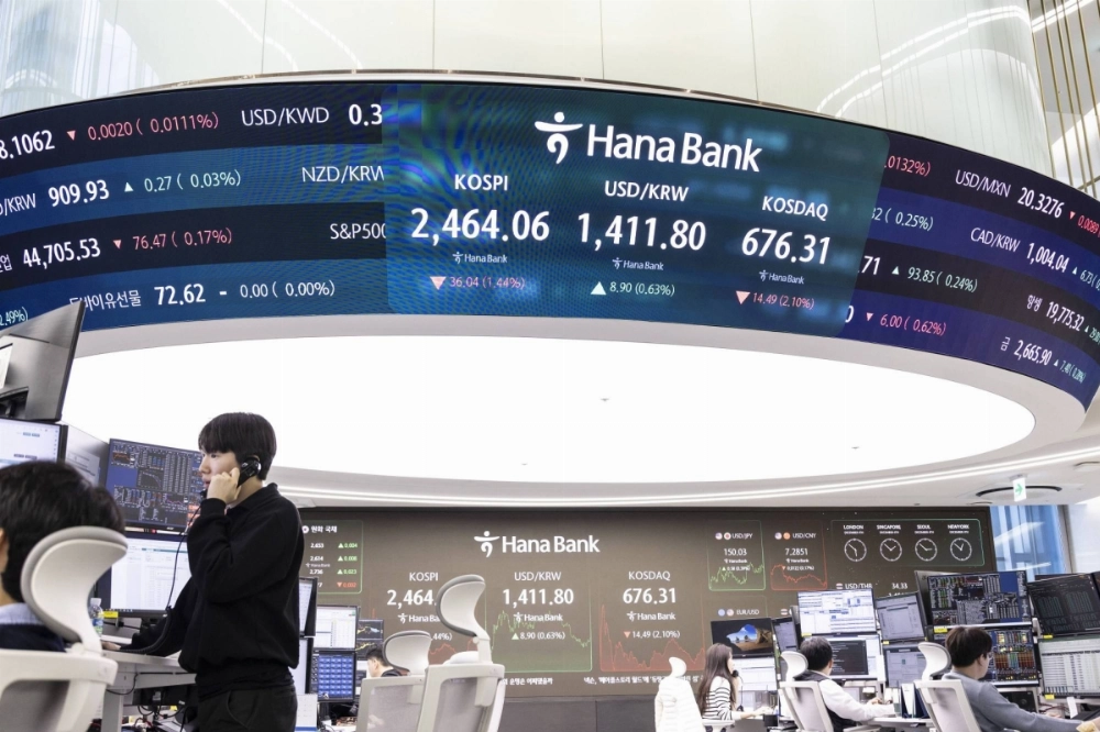A screen displays market data at Hana Bank in Seoul on Wednesday. A screen displays market data at Hana Bank in Seoul on Wednesday.