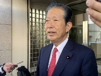 Komeito lawmaker Natsuo Yamaguchi speaks to reporters in Tokyo on Thursday.  | Jiji