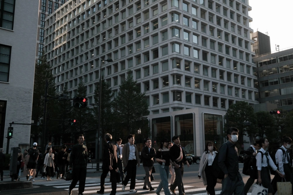 Japan's base salaries grew at a 32-year-high pace in October, offering statistical support for the prospects of a central bank rate hike this month. Japan's base salaries grew at a 32-year-high pace in October, offering statistical support for the prospects of a central bank rate hike this month.