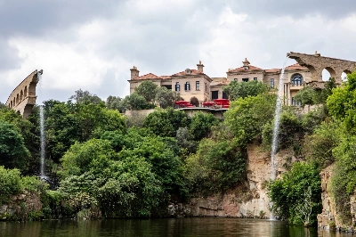 Insurance tycoon Douw Steyn’s 250 million rand home overlooks the luxury residential estate bearing his name near Johannesburg, South Africa. Insurance tycoon Douw Steyn’s 250 million rand home overlooks the luxury residential estate bearing his name near Johannesburg, South Africa.