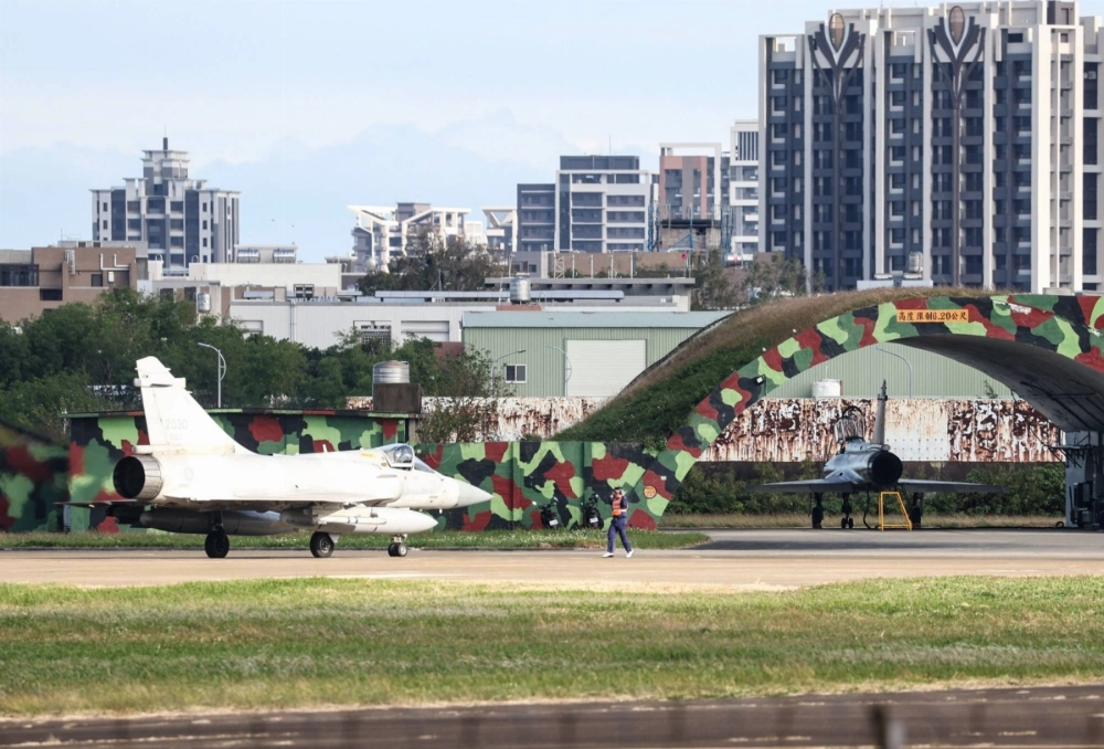 A Taiwanese Air Force Mirage 2000 fighter jet prepares to take off at an air force base in Hsinchu, Taiwan, on Tuesday. A Taiwanese Air Force Mirage 2000 fighter jet prepares to take off at an air force base in Hsinchu, Taiwan, on Tuesday.