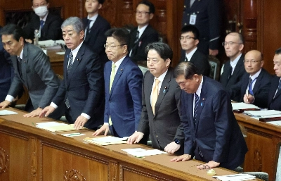 Prime Minister Shigeru Ishiba (front right) bows as the fiscal 2024 supplementary budget bill is passed in parliament on Thursday. Prime Minister Shigeru Ishiba (front right) bows as the fiscal 2024 supplementary budget bill is passed in parliament on Thursday.
