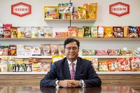 龜田製果董事長兼執行長 Lekh Juneja 8 月在新潟市的公司總部 | 法新社時事