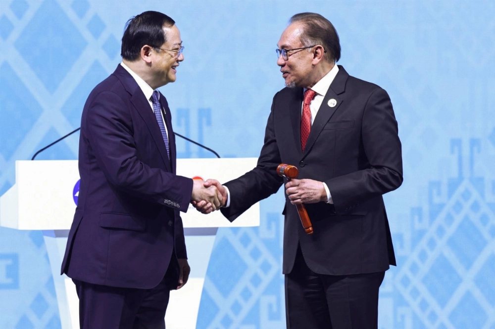 Malaysian Prime Minister Anwar Ibrahim (right) shakes hands with Laotian Prime Minister Sonexay Siphandone during an ASEAN summit closing ceremony to hand over the grouping's chairmanship to Kuala Lumpur at the National Convention Center in Vientiane, Laos, in October. Malaysian Prime Minister Anwar Ibrahim (right) shakes hands with Laotian Prime Minister Sonexay Siphandone during an ASEAN summit closing ceremony to hand over the grouping's chairmanship to Kuala Lumpur at the National Convention Center in Vientiane, Laos, in October.
