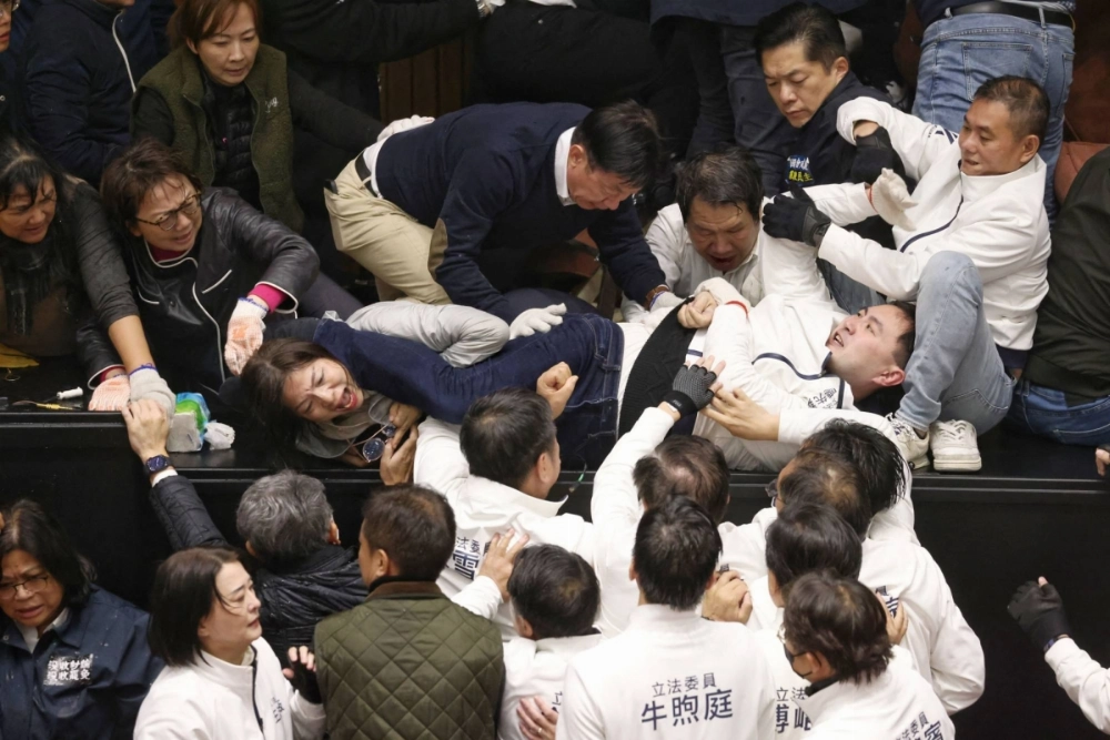Lawmakers from the Democratic Progressive Party and opposition party Kuomintang brawl in parliament in Taipei on Friday.  Lawmakers from the Democratic Progressive Party and opposition party Kuomintang brawl in parliament in Taipei on Friday.