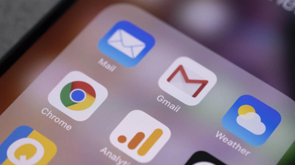 The Japanese antitrust watchdog said that Google forced smartphone makers to preinstall its search app on their devices, sources say. The Japanese antitrust watchdog said that Google forced smartphone makers to preinstall its search app on their devices, sources say.