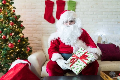 Here we go again, a Christmas marked by legal battles, evolving traditions, commercial influence, and debates over greetings. Here we go again, a Christmas marked by legal battles, evolving traditions, commercial influence, and debates over greetings.