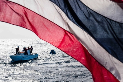 Workers retrieves tsunami buoy Thai 23461 in the Andaman Sea on Nov. 28.  Workers retrieves tsunami buoy Thai 23461 in the Andaman Sea on Nov. 28.