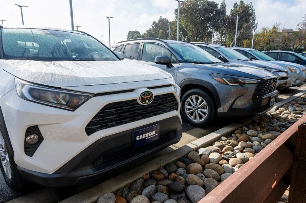 A Toyota RAV4 at a car dealership in California on Dec. 18. U.S. President-elect Donald Trump's pledge to impose additional tariffs on imports has sparked concern among Japanese automakers with significant operations in Mexico. A Toyota RAV4 at a car dealership in California on Dec. 18. U.S. President-elect Donald Trump's pledge to impose additional tariffs on imports has sparked concern among Japanese automakers with significant operations in Mexico.
